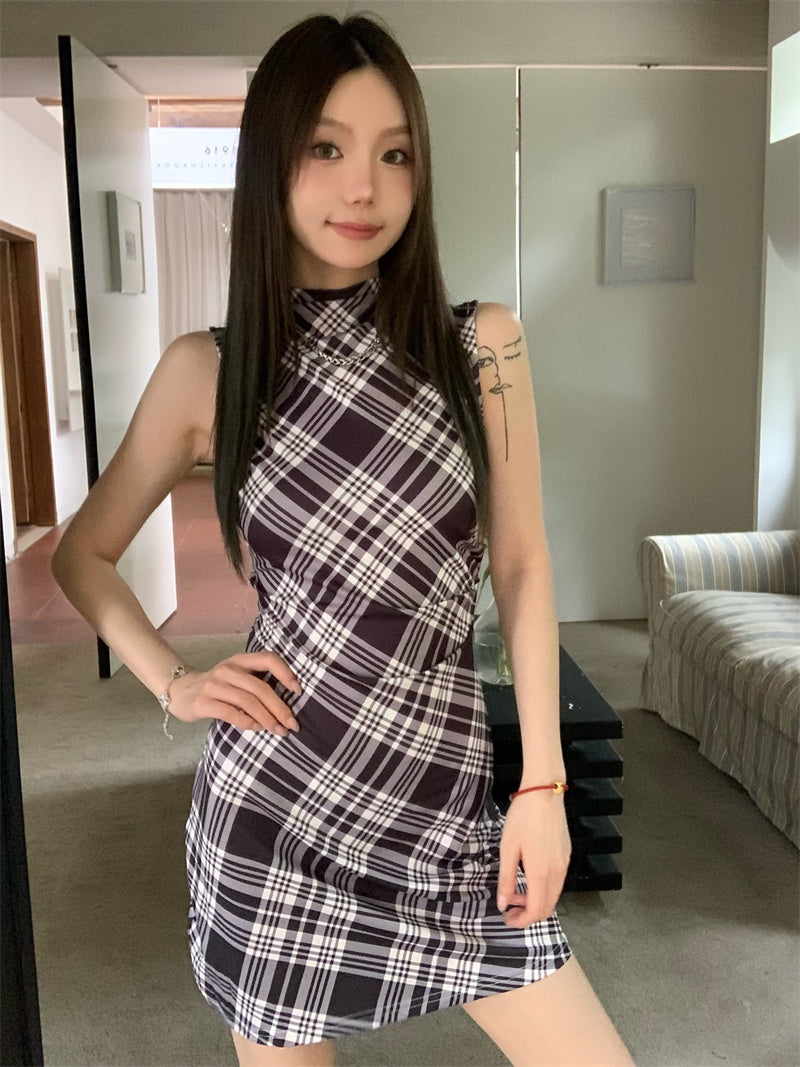 Half polar check sleeveless dress