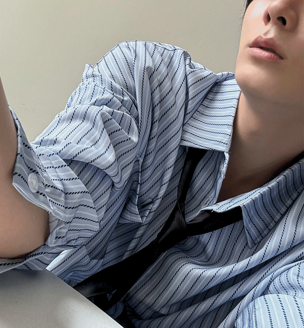 loose-fit striped shirt