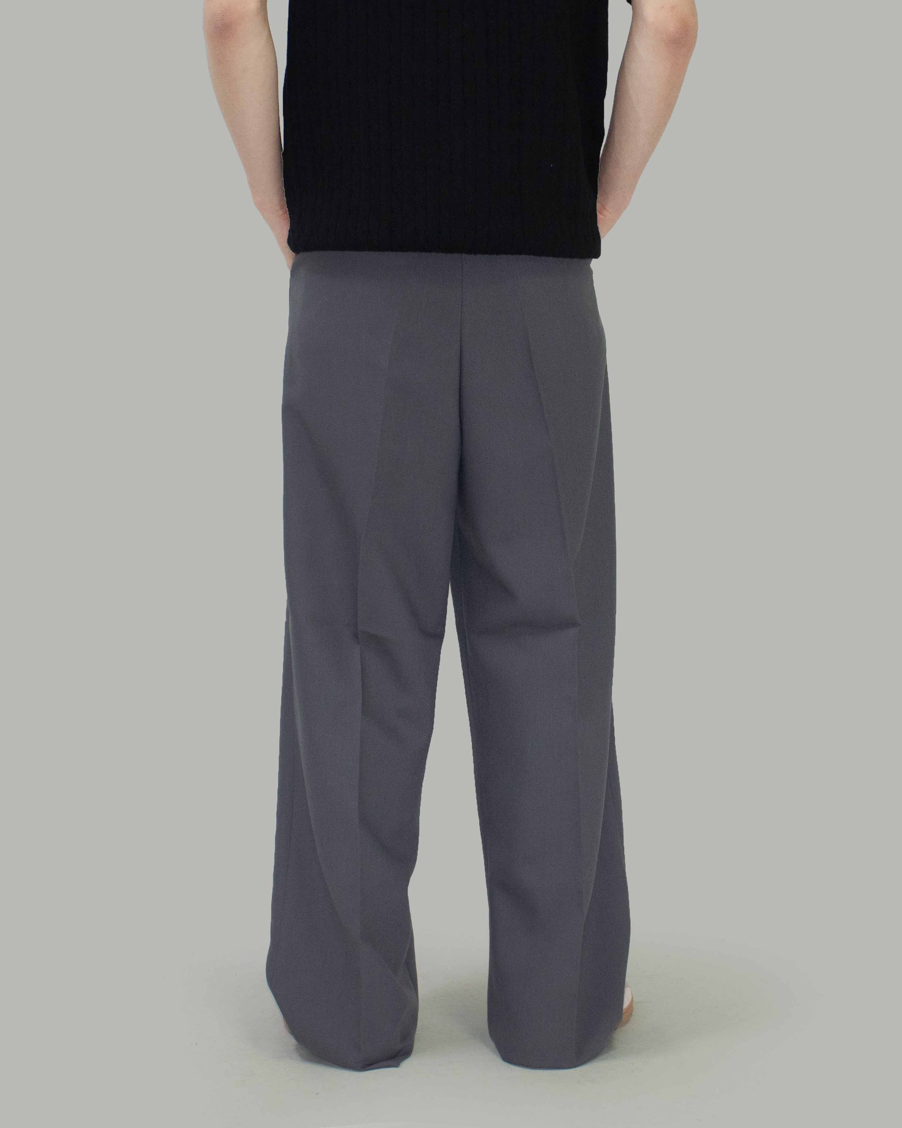 Toyu two-tuck wide slacks