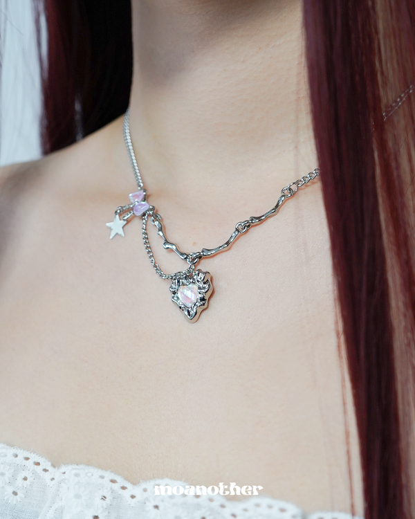 AURORA HEART RIBBON CHAIN NECKLACE