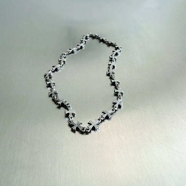 クロワクロスネックレス