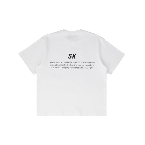 SK スニーカースプレッドロゴホワイトボクシーTシャツ