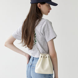 TIWI chain leather bucket bag / Cream Ivory