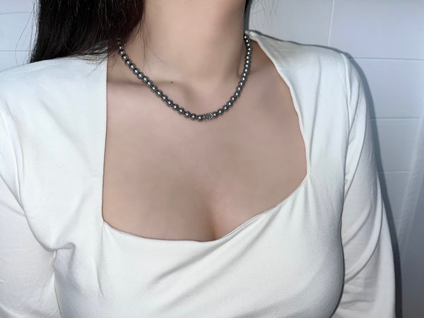 BLACK PEARL NECKLACE