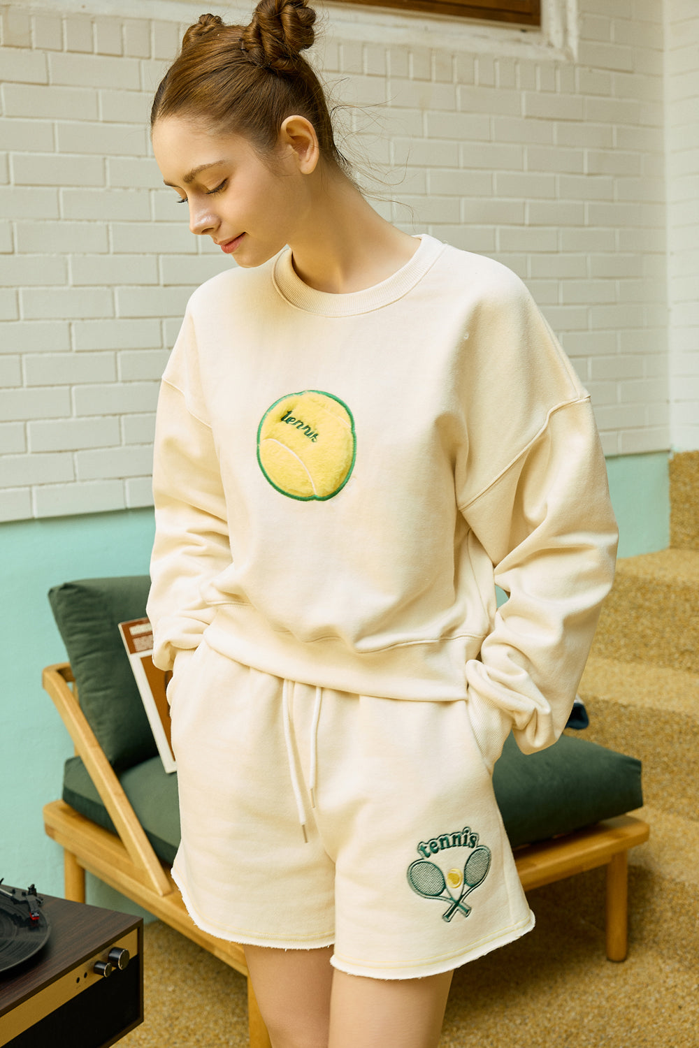 Tennis Ball Soft Cream Cropped Sweatshirt [For women]