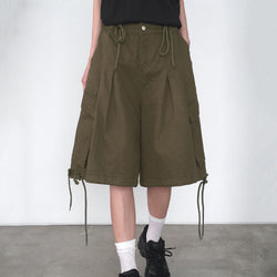 Kicks two pintuck string cargo half-length Bermuda pants