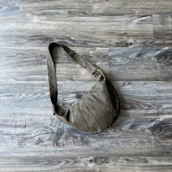 ホーンシェープドレザーバッグ