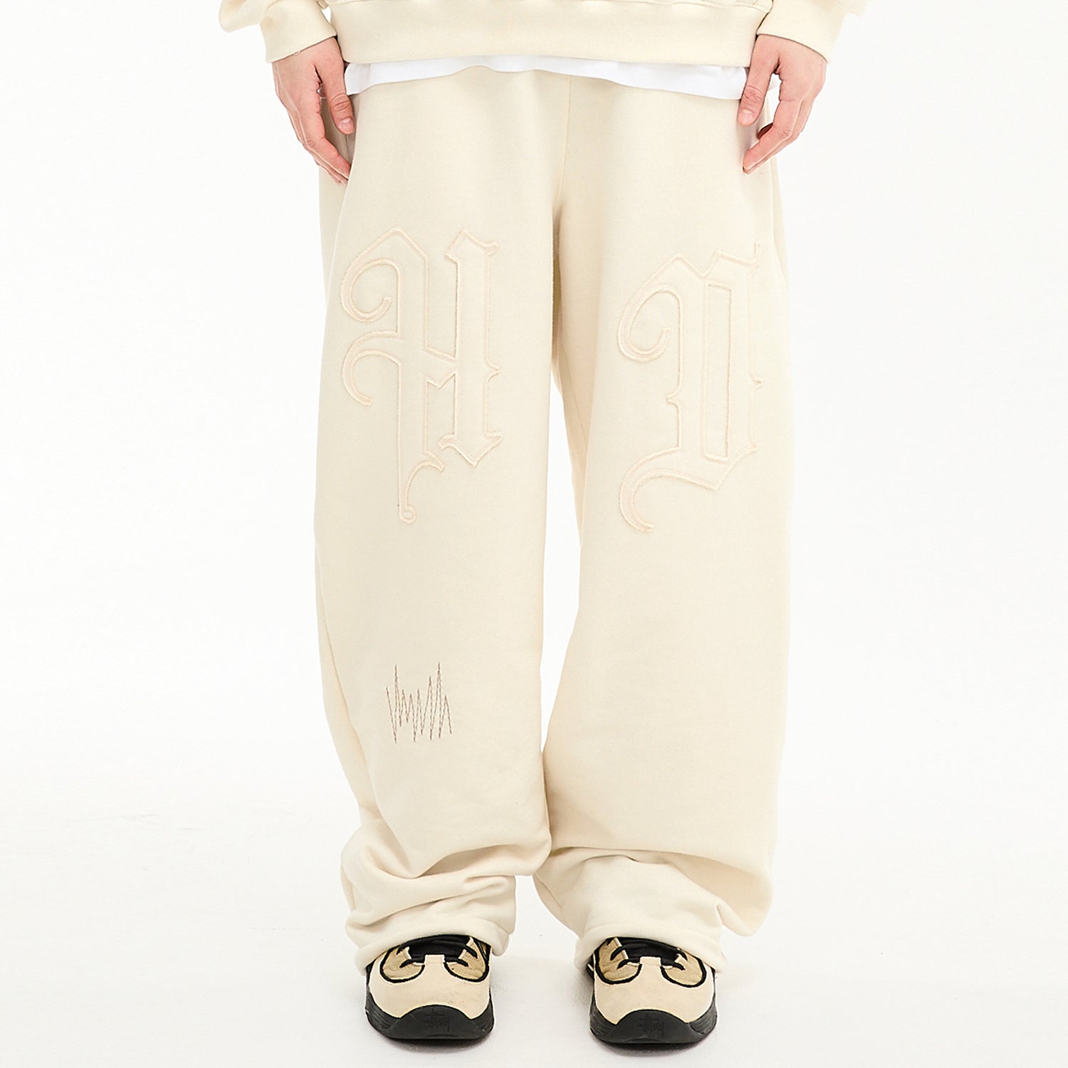 HD Applique series stitch sweatpants