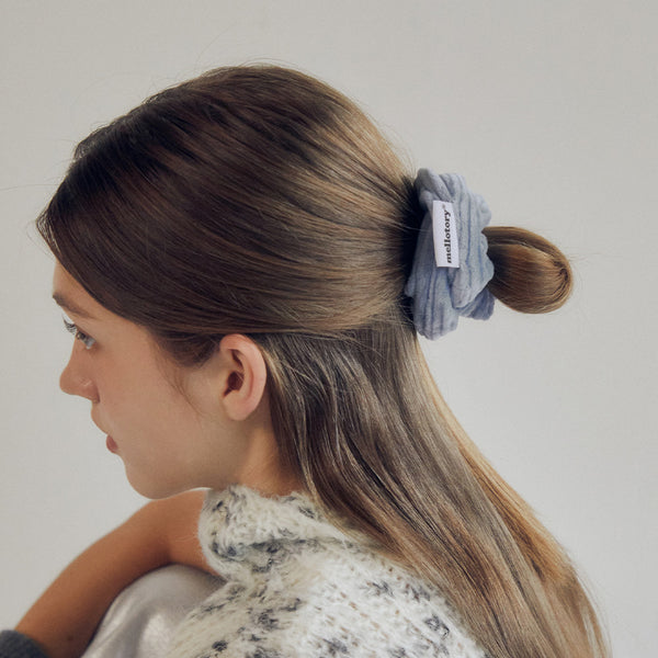 SOFT VELVET SCRUNCHIE (BLUE)