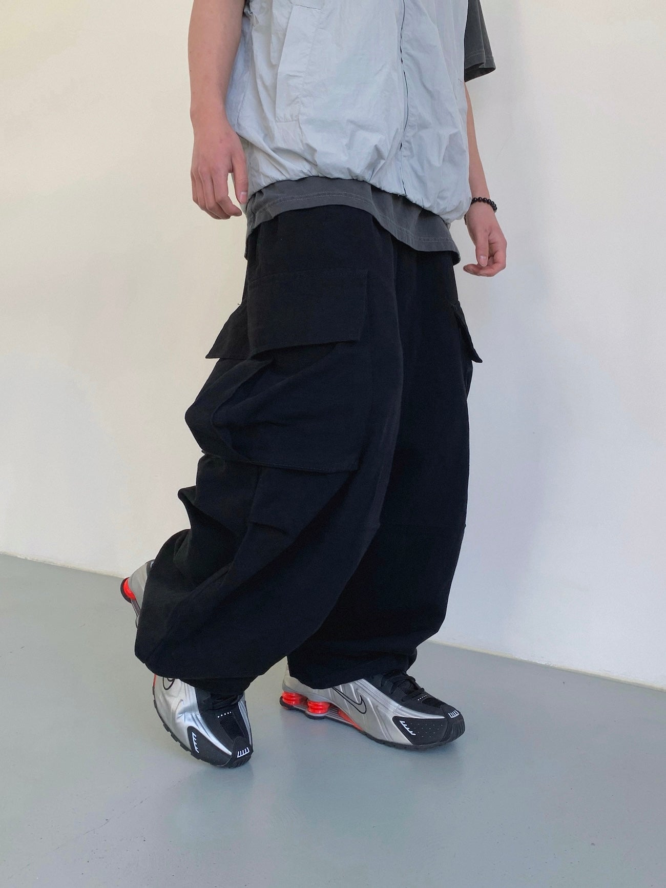 【DISCERNMENT】Layer Half Cargo Balloon PT Furbit Unbalanced Cargo Balloon Pants 6C - DISCERNMENT | 60