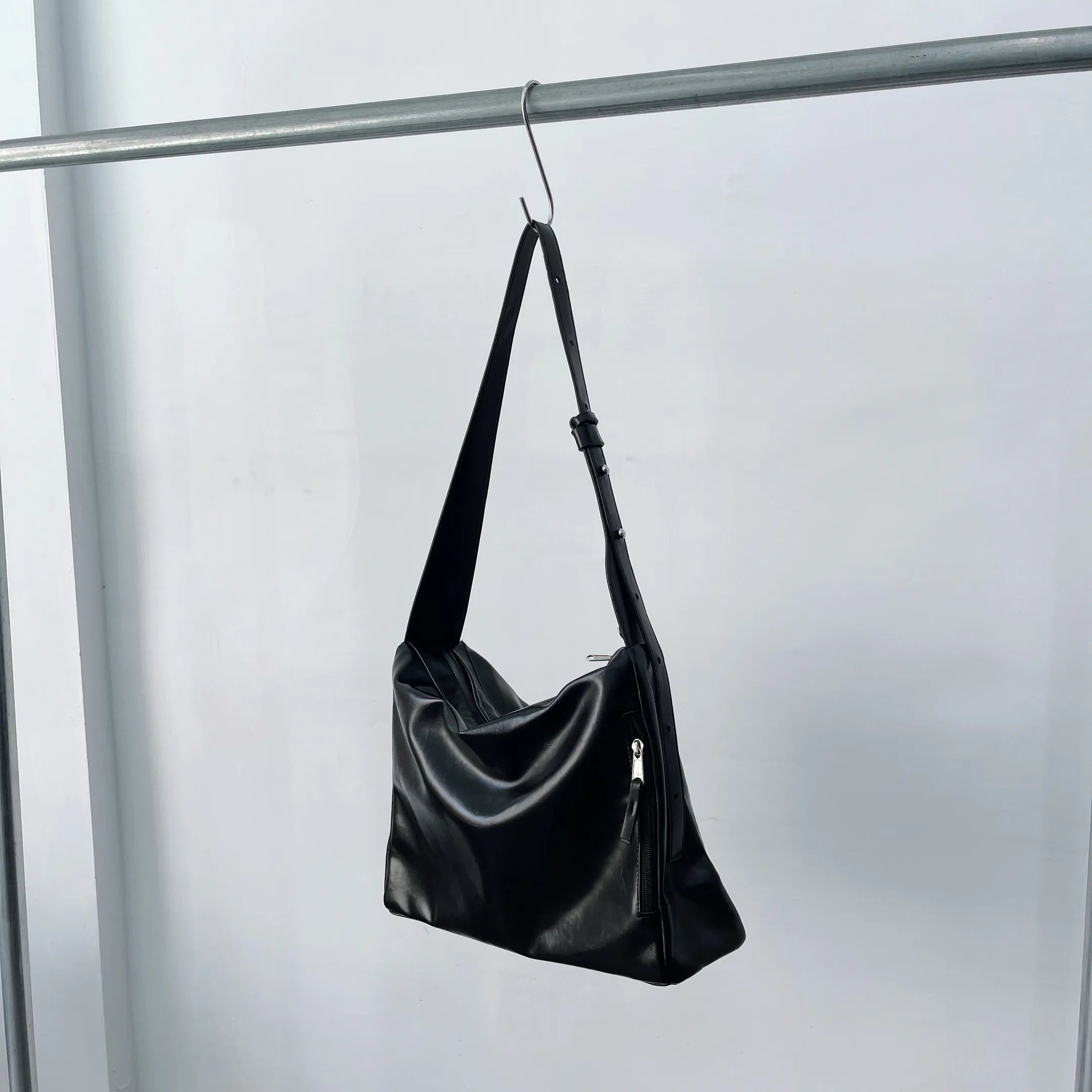 ジッパーレザーバッグ