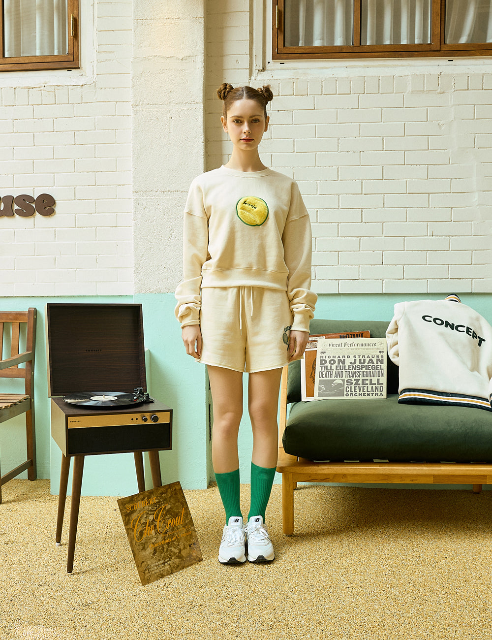 Tennis Ball Soft Cream Cropped Sweatshirt [For women]