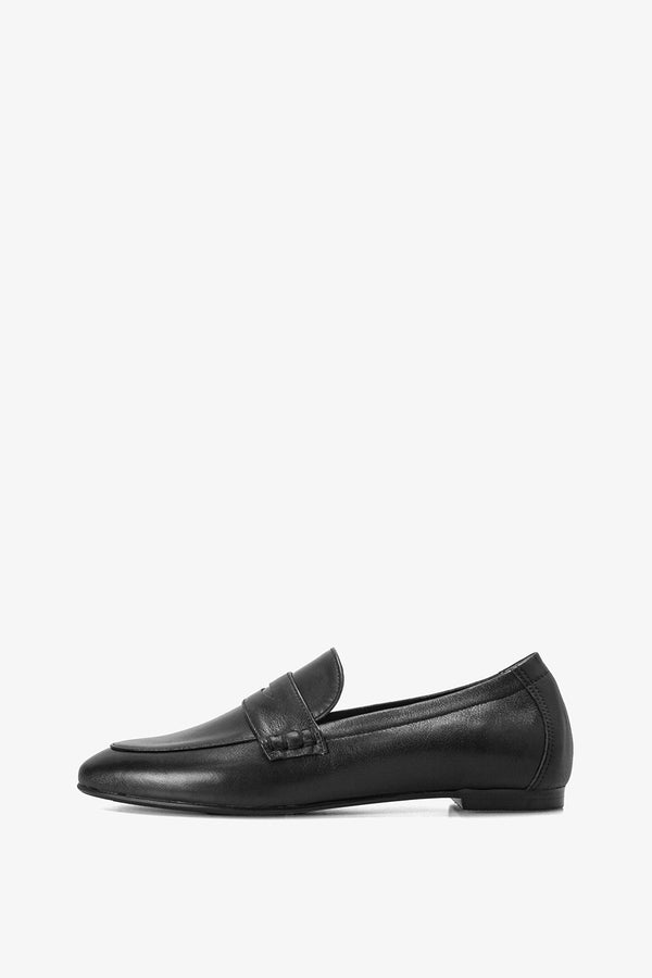 MODERN PENNY LOAFER IN BLACK