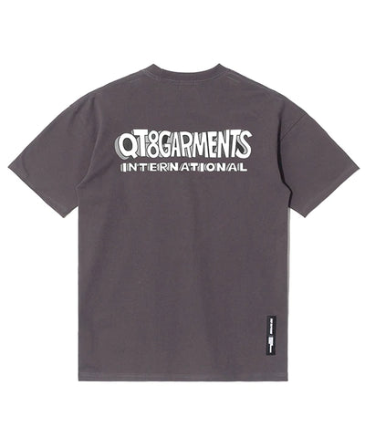 QT8 GARMENTS Shape I.TロゴTシャツ