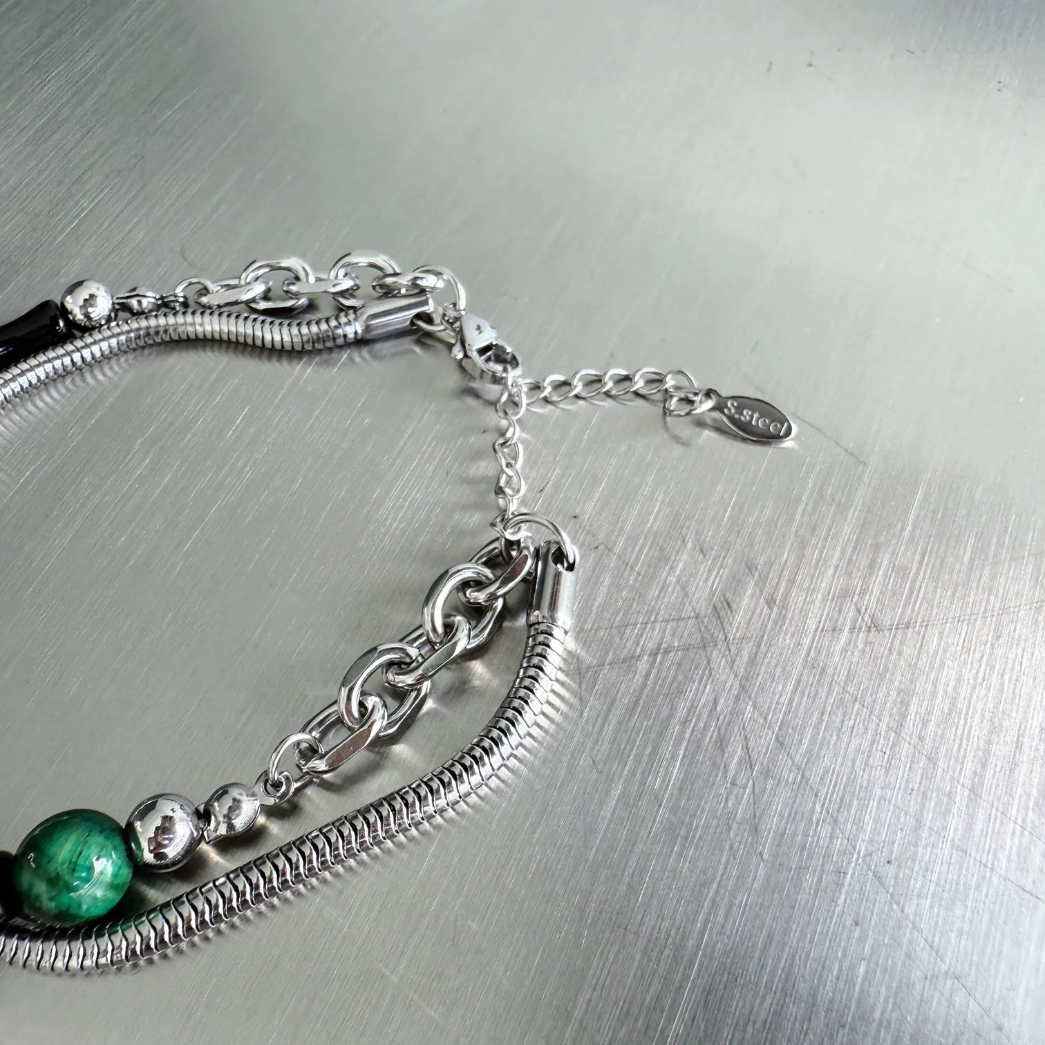 ダブルレイヤーグリーンストーンブレスレット