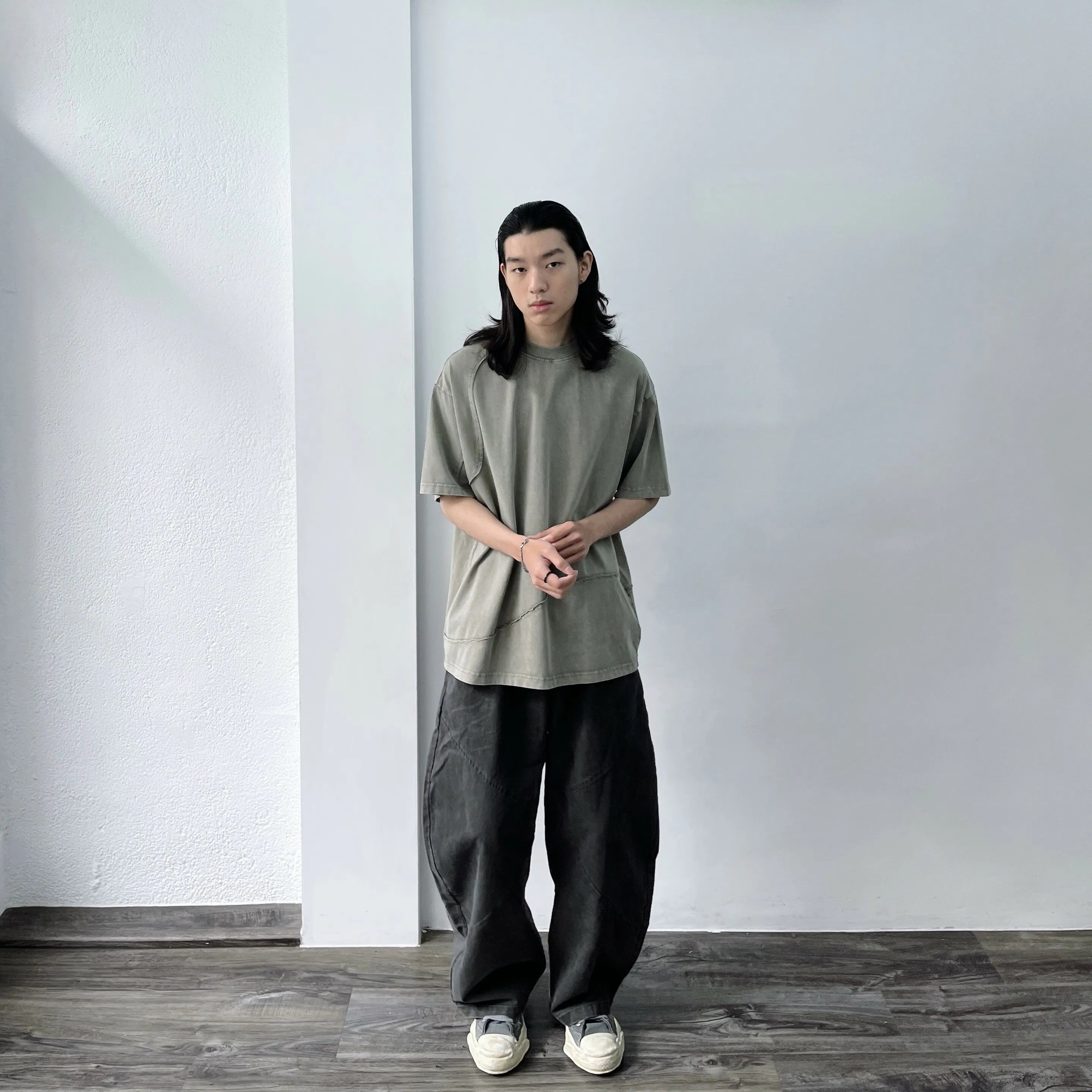 アシンメトリーストライプTシャツ