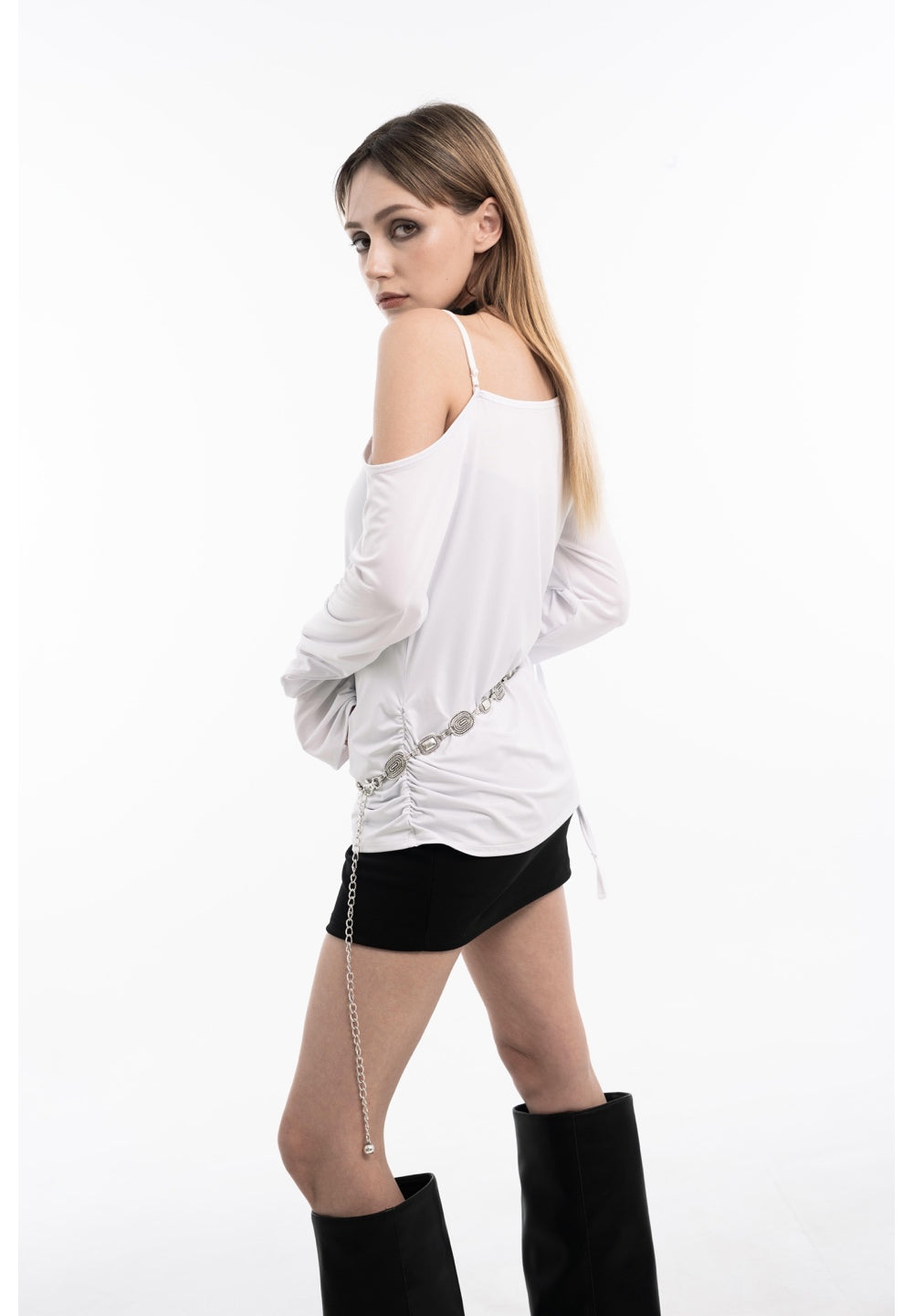  [GUSTA MADE] UNBALANCED STRAP SHIRRING TOP (WHITE)   