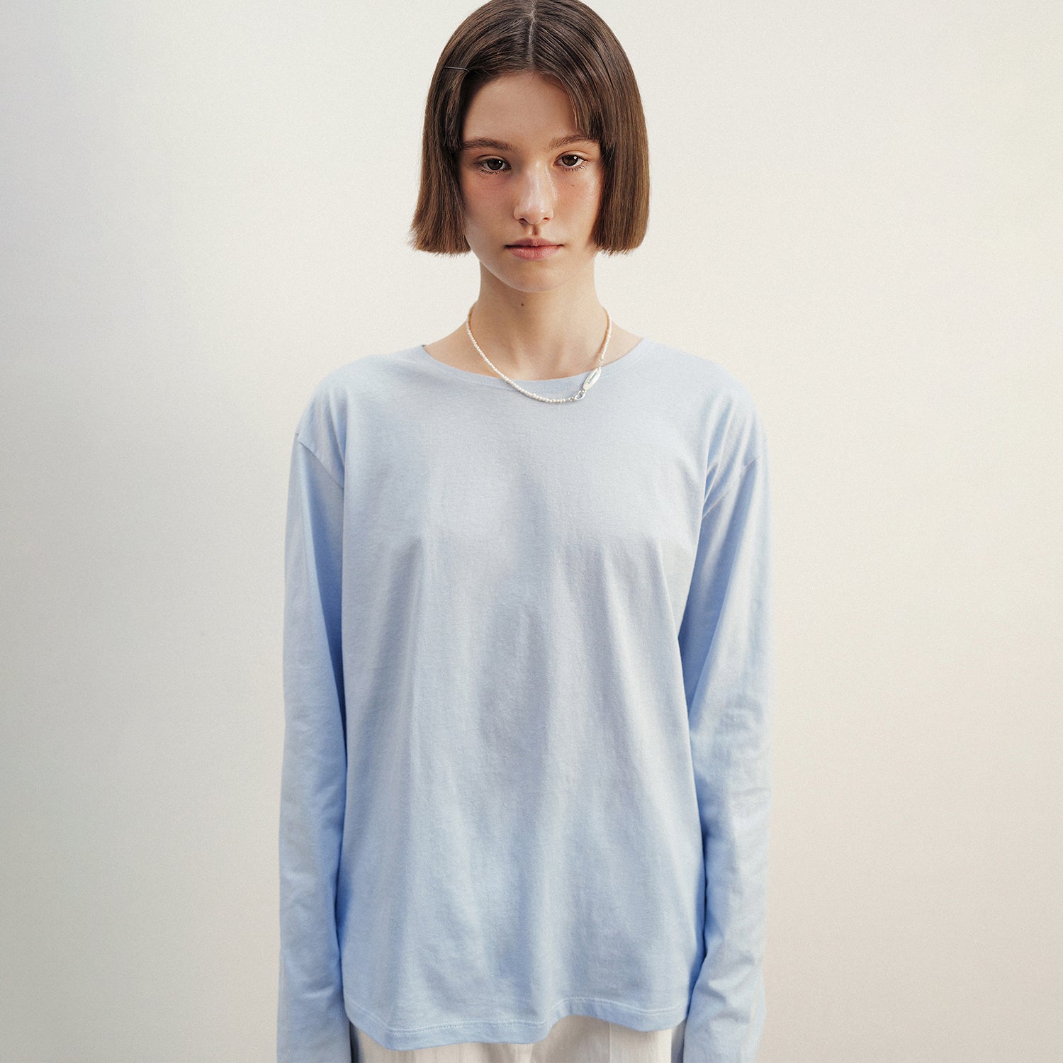 Base u-neck tee (sky blue)