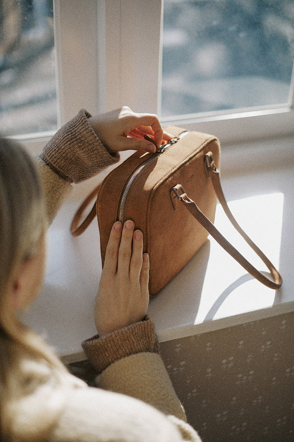 BROSCHE BAG SUEDE CARAMEL