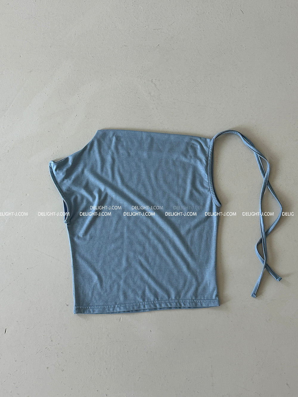 unbalanced ribbon off-shoulder T-shirt