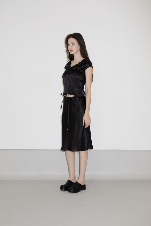LEATHER STRAP SATIN SKIRT