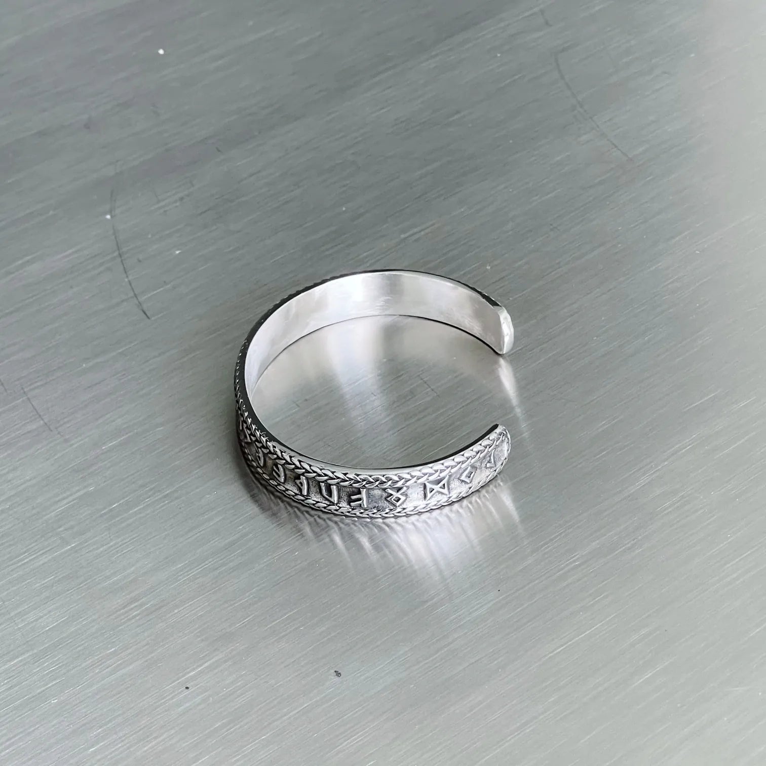 ルニックイングラベッドブレスレット