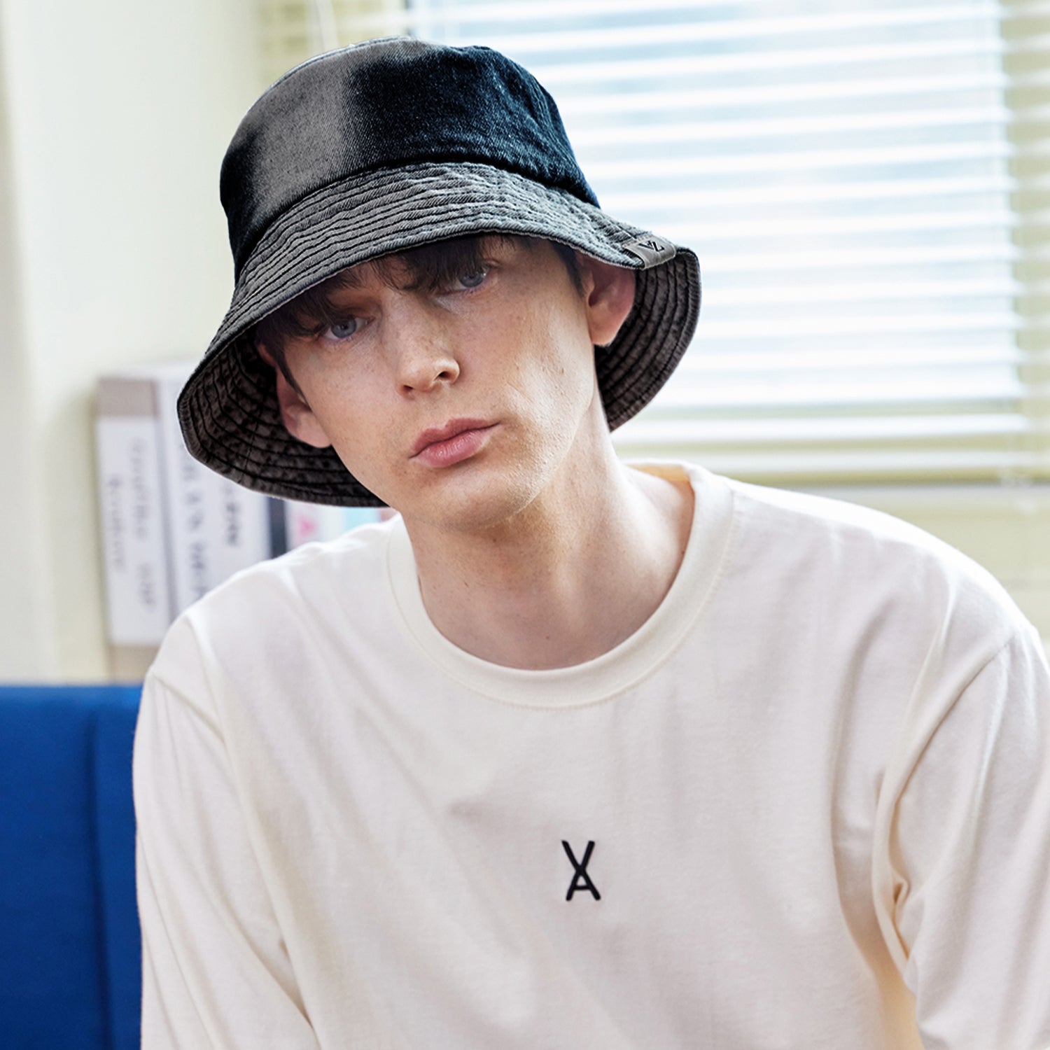 ★VARZAR★ VZ Label Bleach Washing Denim Bucket Hat Black VZ Label Bleach Washing Denim Bucket Hat / Black - VARZAR