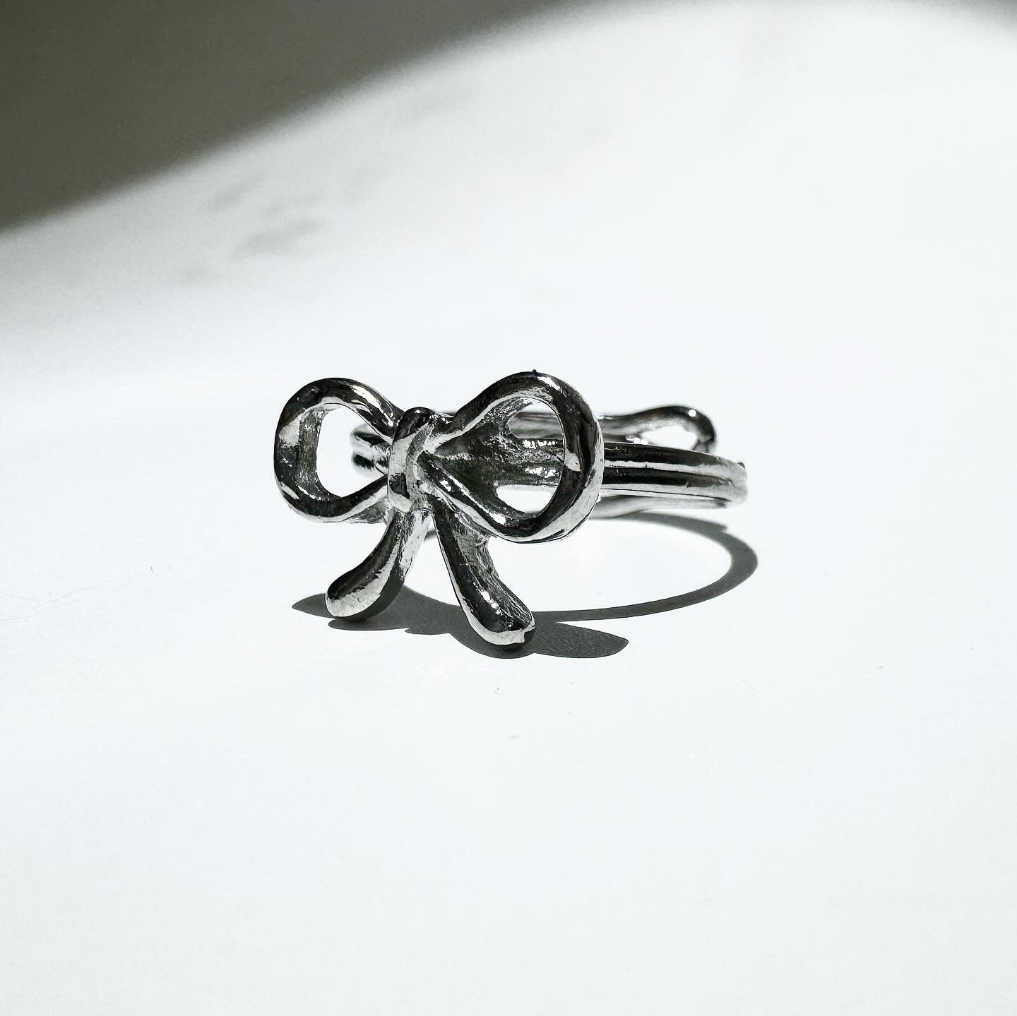 Silver vintage ribbon ring