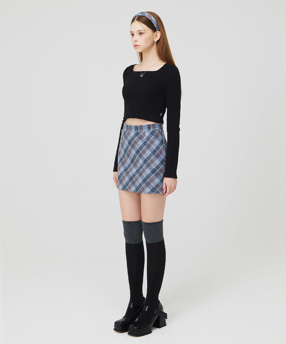 SQUARE NECK LONG SLEEVE CROP TOP _ BLACK