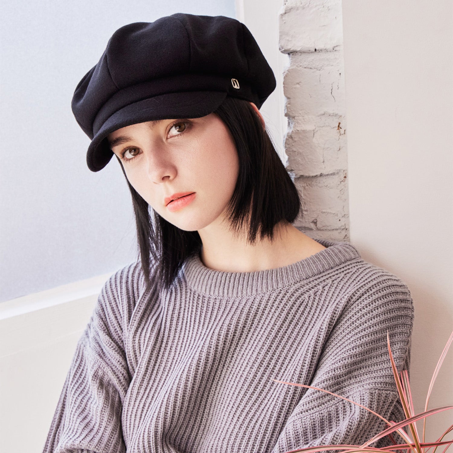 VA Square Stud Wool Newsboy Cap / Black