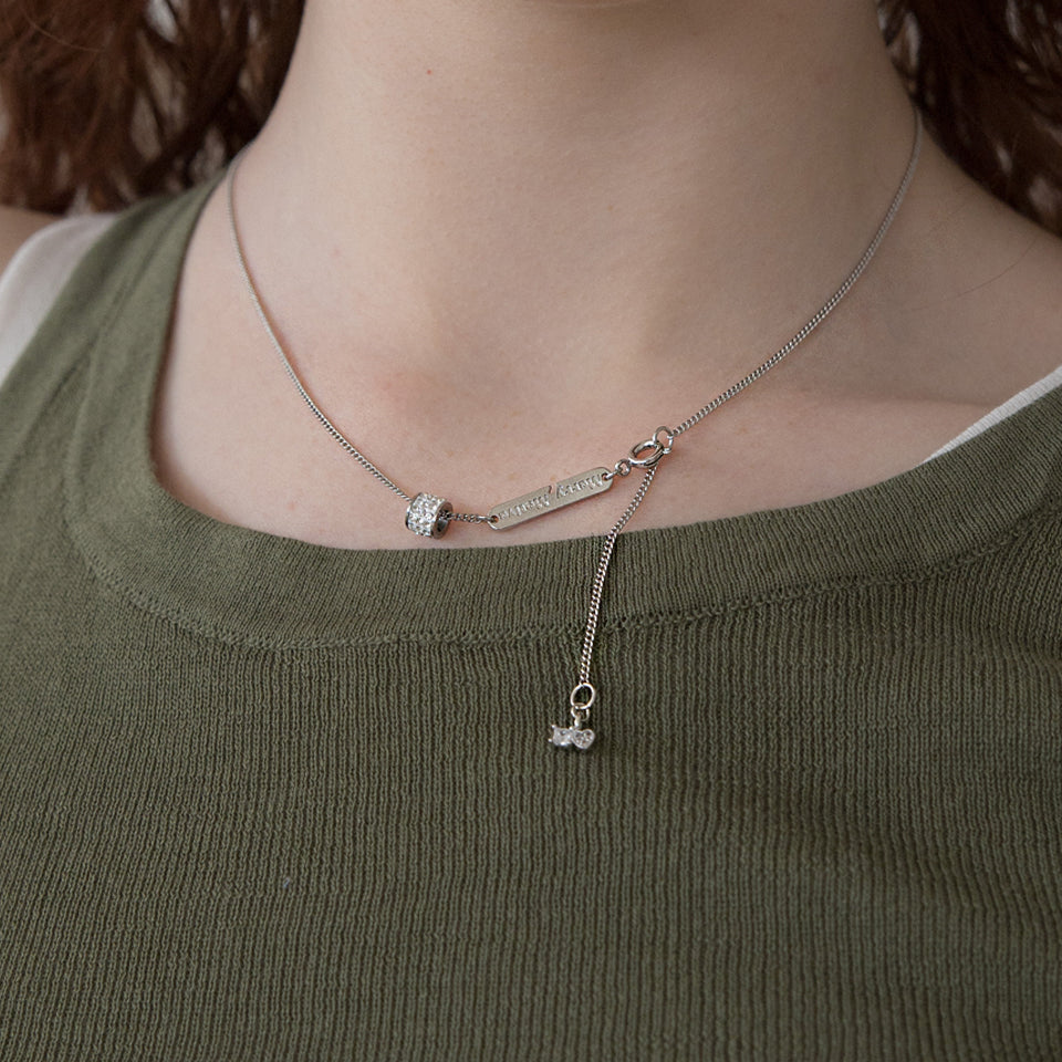 3 pendant point with slim chain necklace