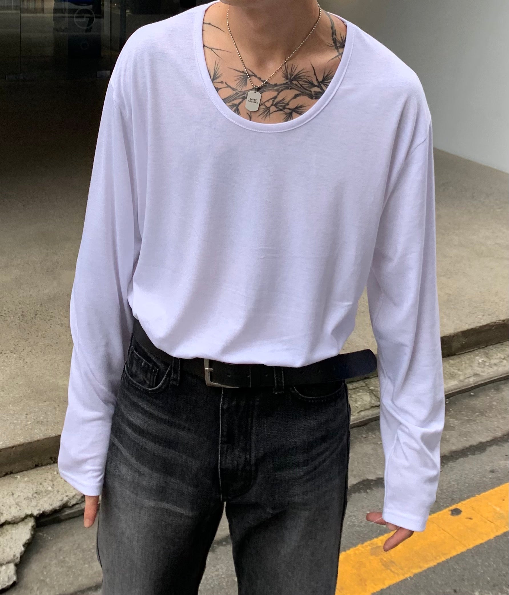 Long Sleeve U-neck T (white)