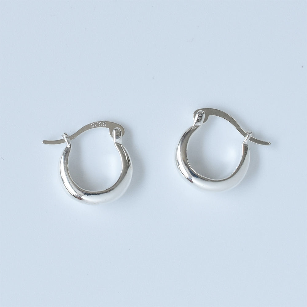 OUI SILVER HUGGIE EARRINGS