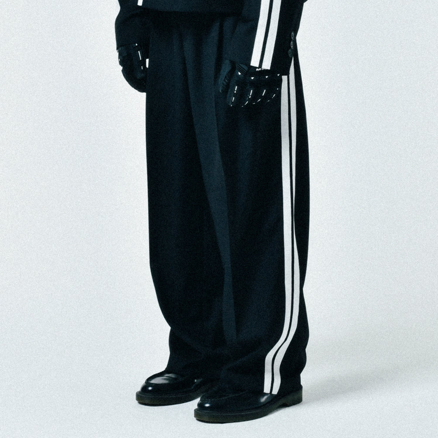 [UNISEX] Satin-Trimmed Racing Trousers (Black)