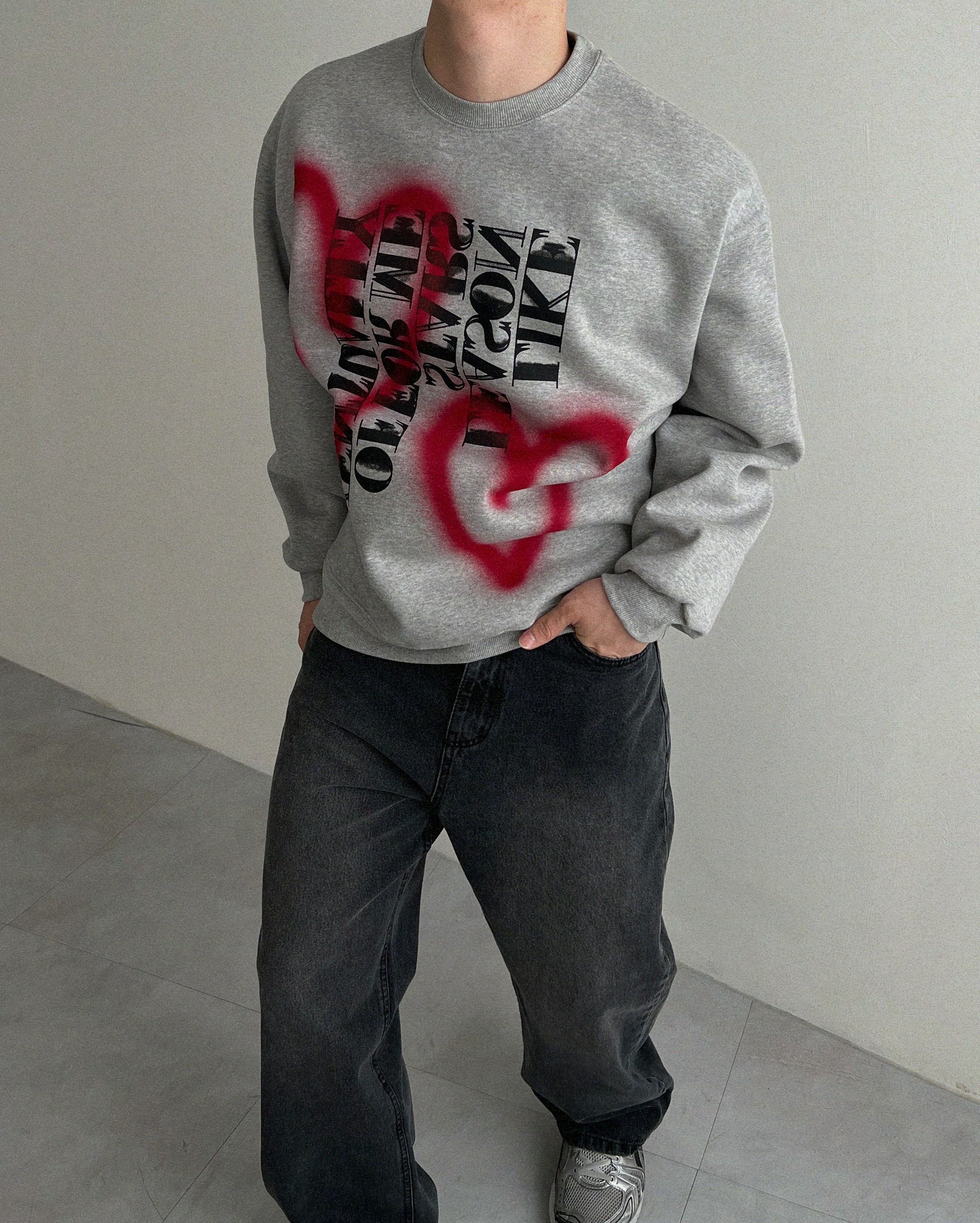 Vintage Heart Sweatshirt(3COLORS)