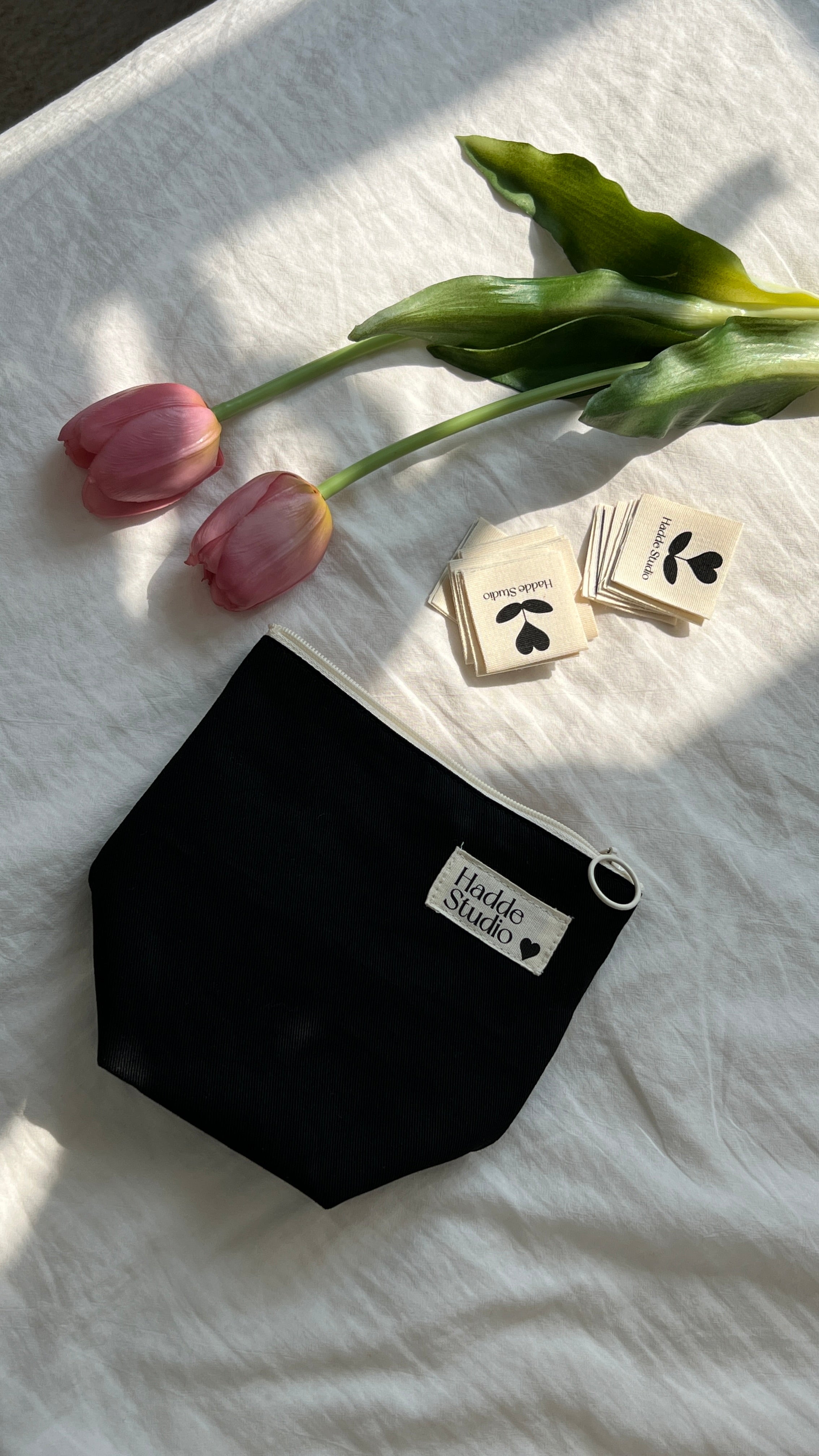 HADDE LOGO LABEL POUCH BAG