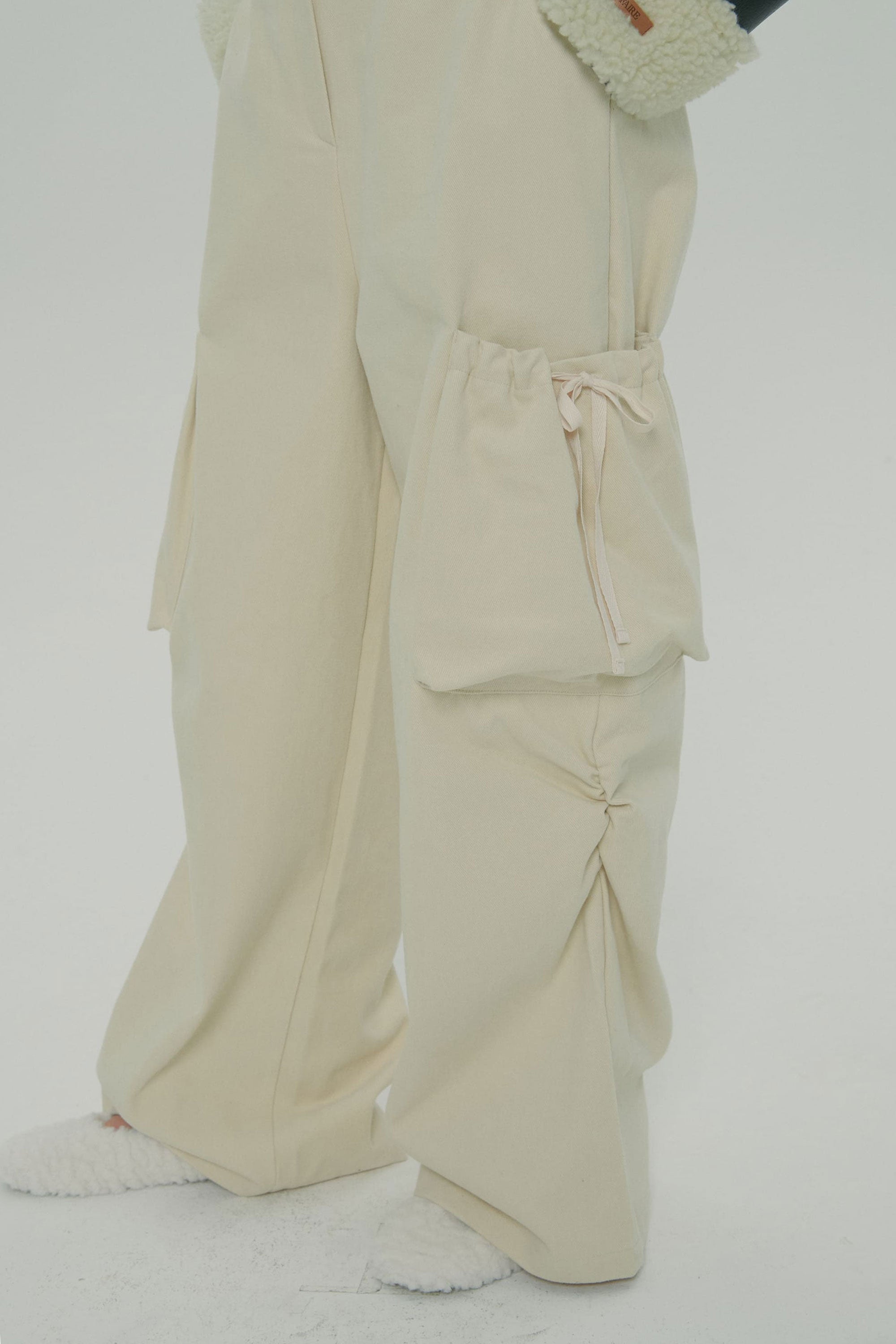 POCKET SHIRRING WIDE PANTS / IVORY