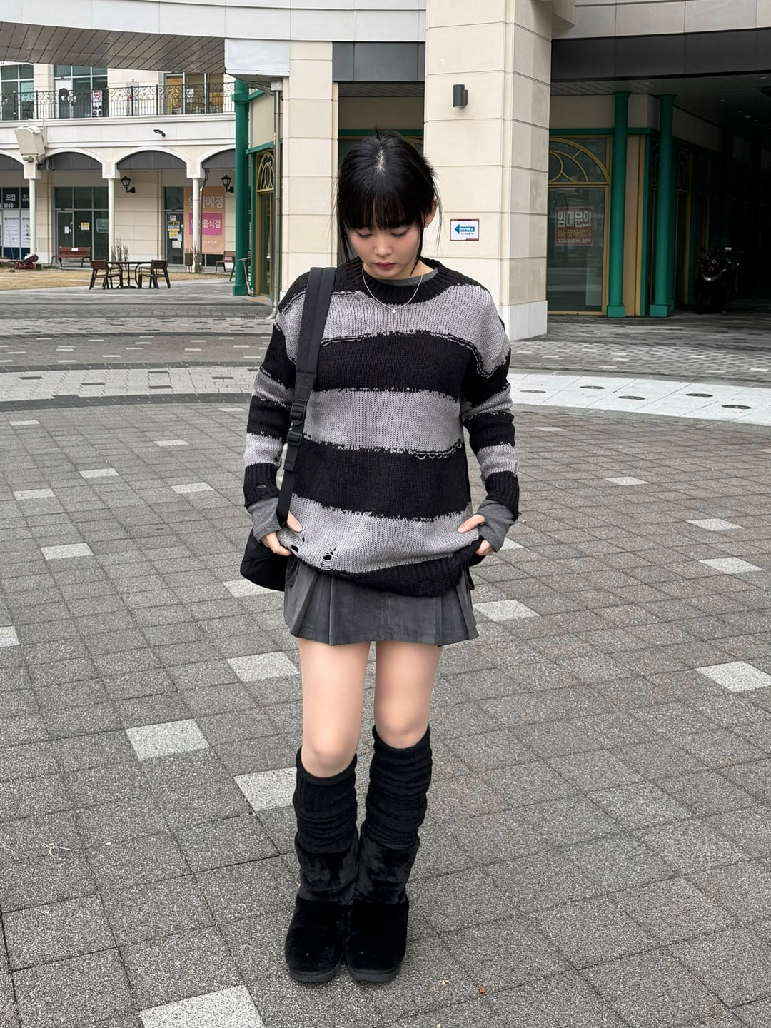 Damage stripe knitwear