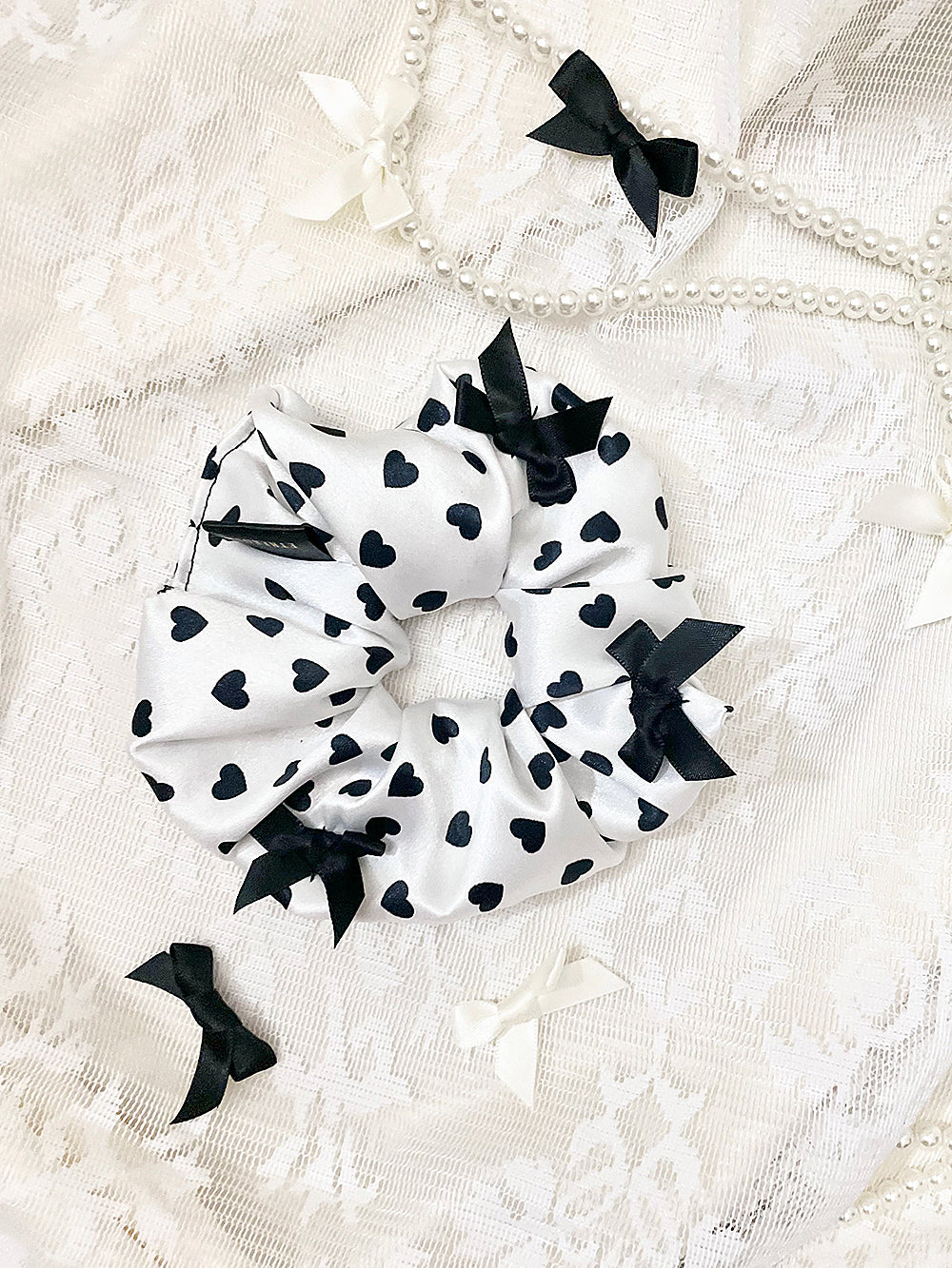 Mono Heart Ribbon Satin Scrunchie (2Color)