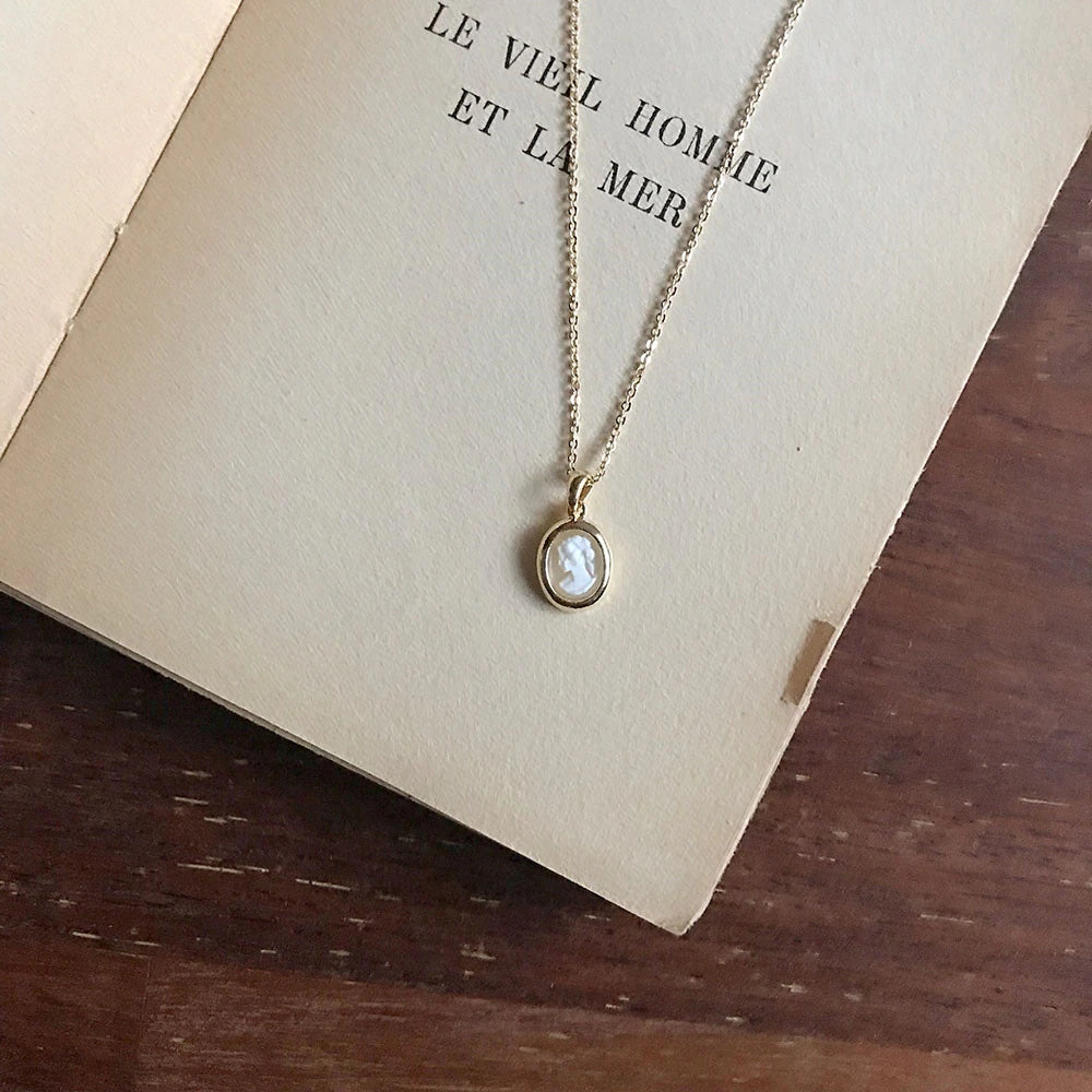 Vintage Mood Cameo petit Necklace [Cream]