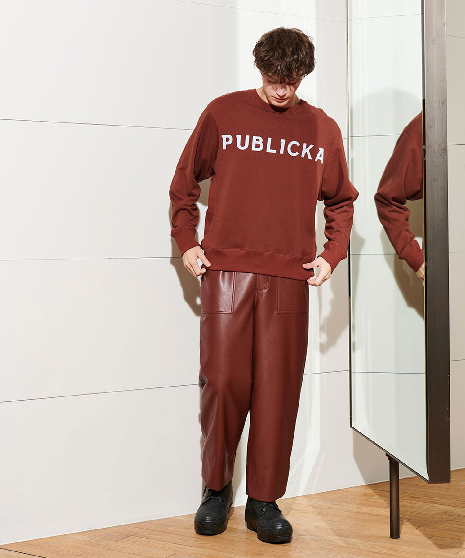 [UNISEX]PUBLICKA LOGO SWEATSHIRT_BRIC