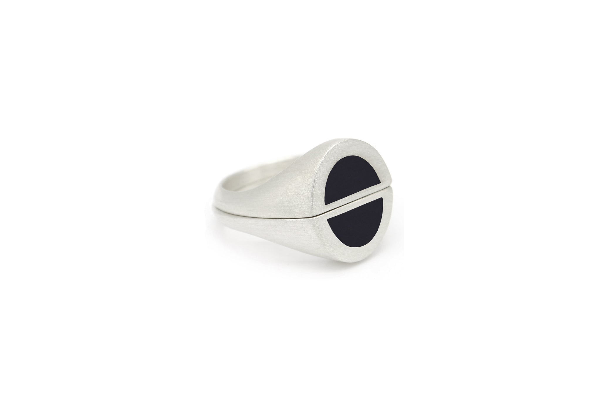 half signet ring 002 (black)