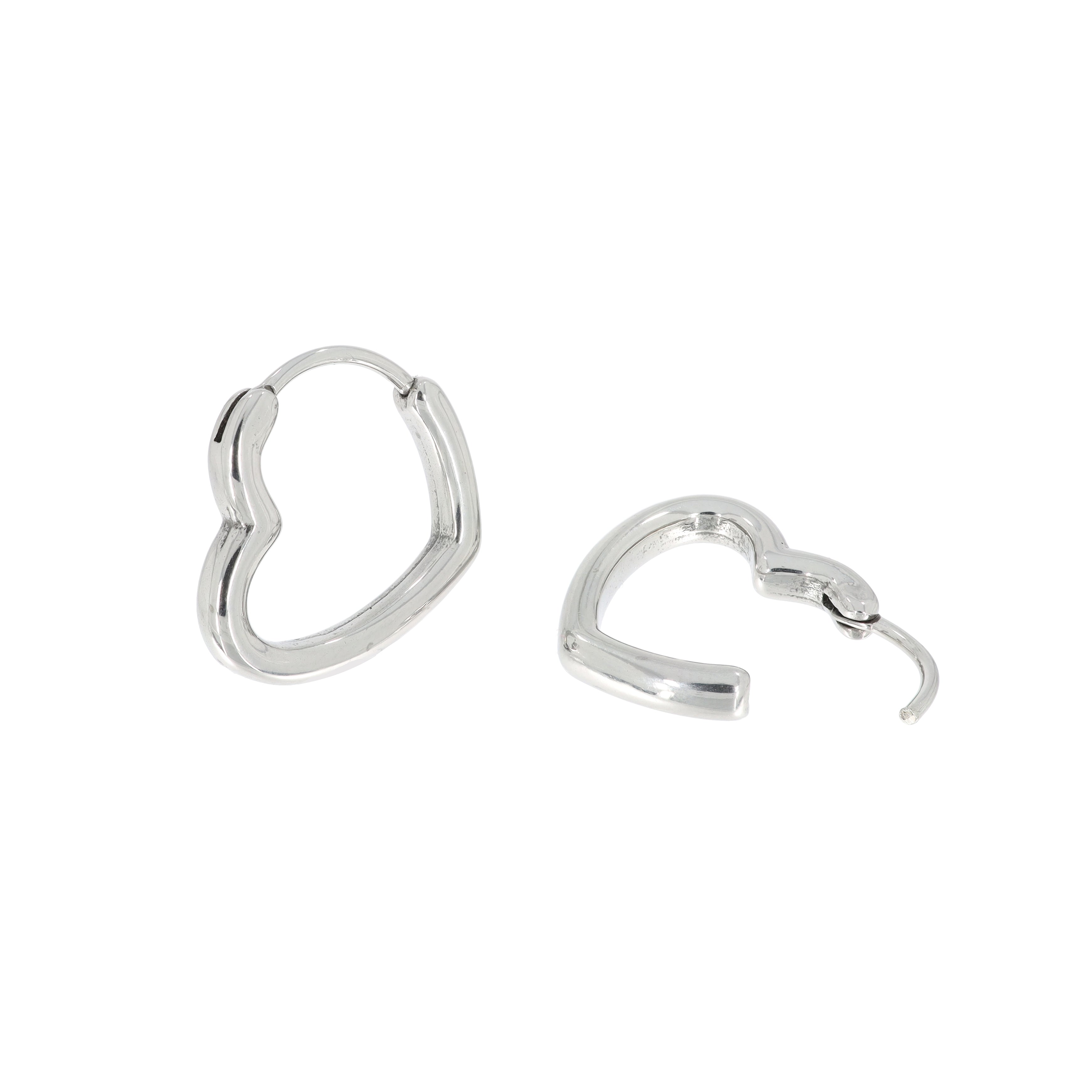 One-touch heart ring piercing