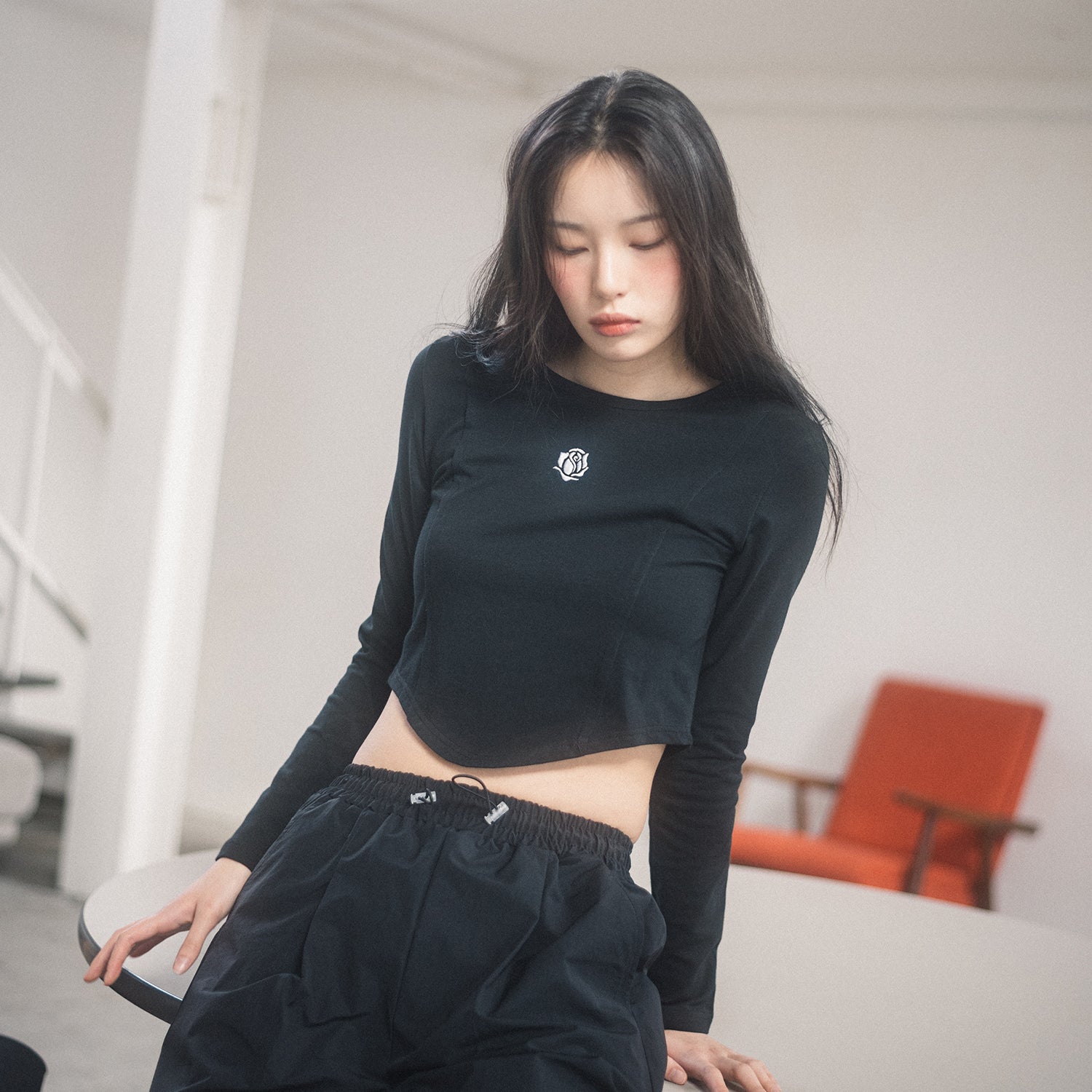 ROSE LINE L/S TEE(BLACK)