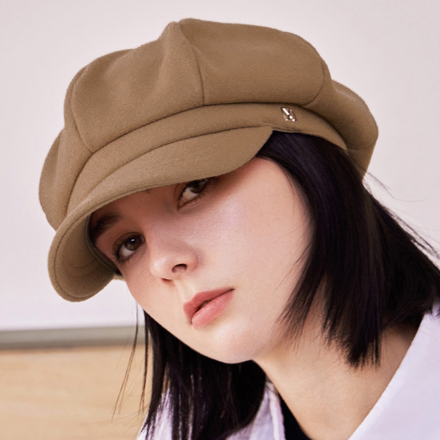 VA Square Stud Wool Newsboy Cap / Beige