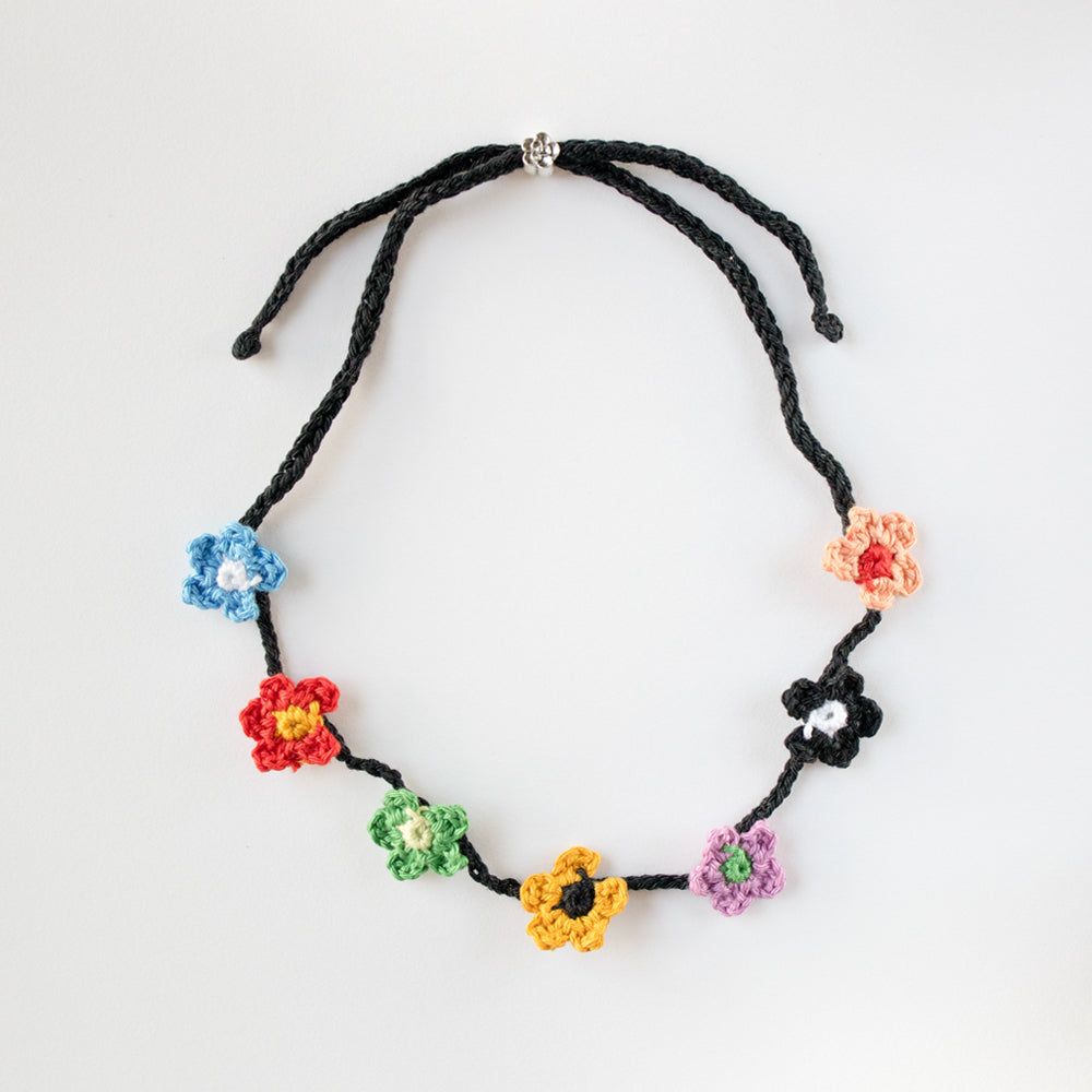 Color flower knit necklace