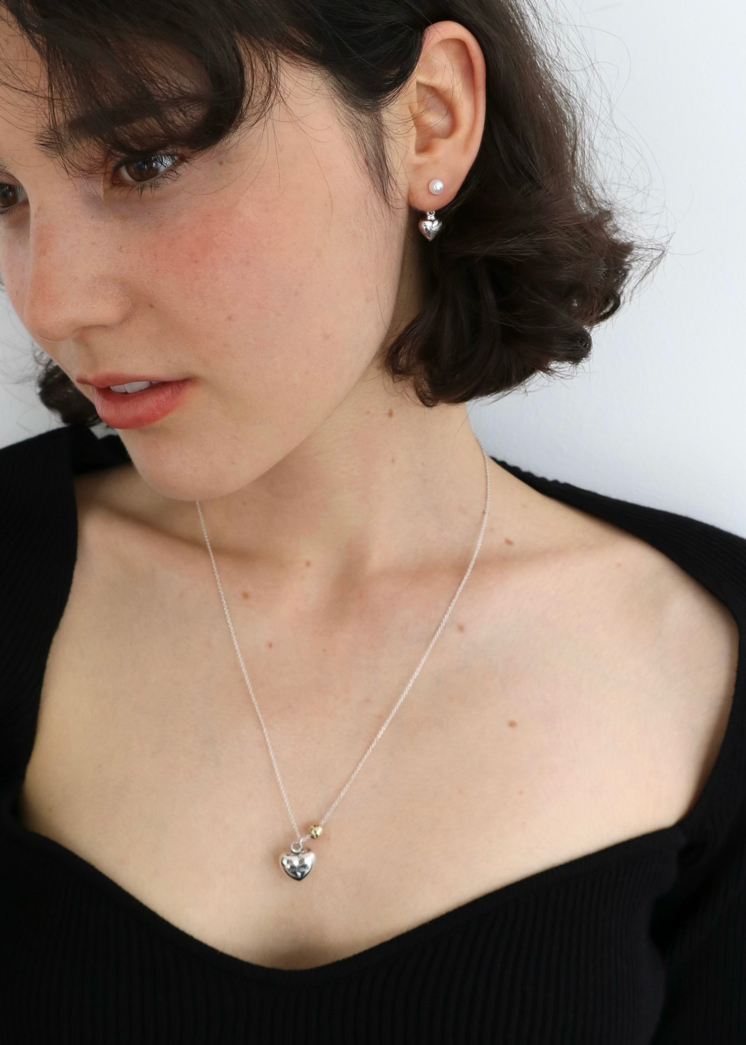Heart pearl earrings / silver