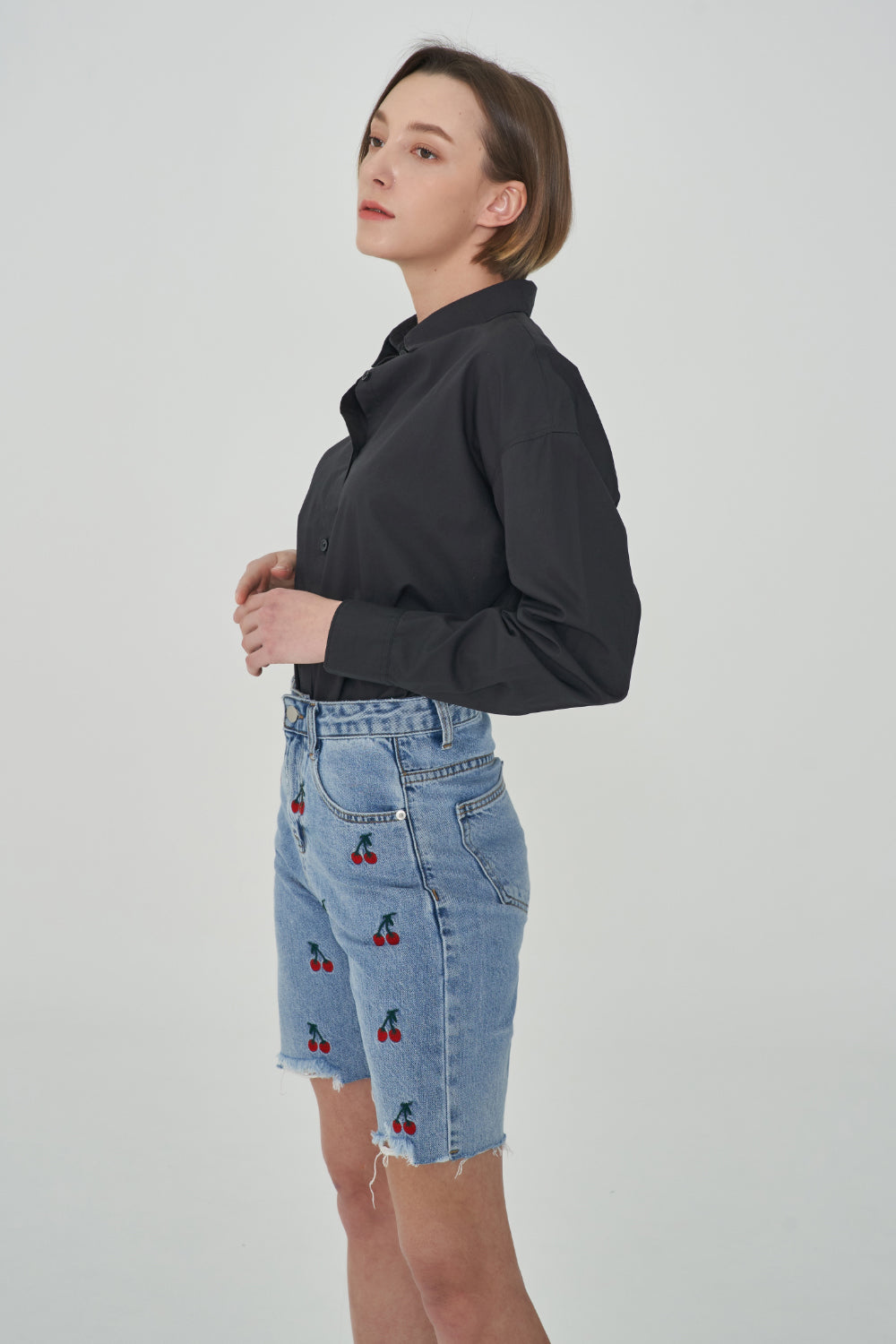 STRAIGHT FIT CHERRY EMBROIDERY CROPPED DENIM PANTS [6811]