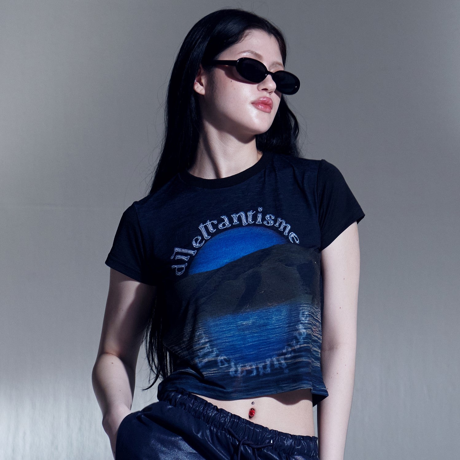 MOON GRAPHIC CROP T-SHIRTS