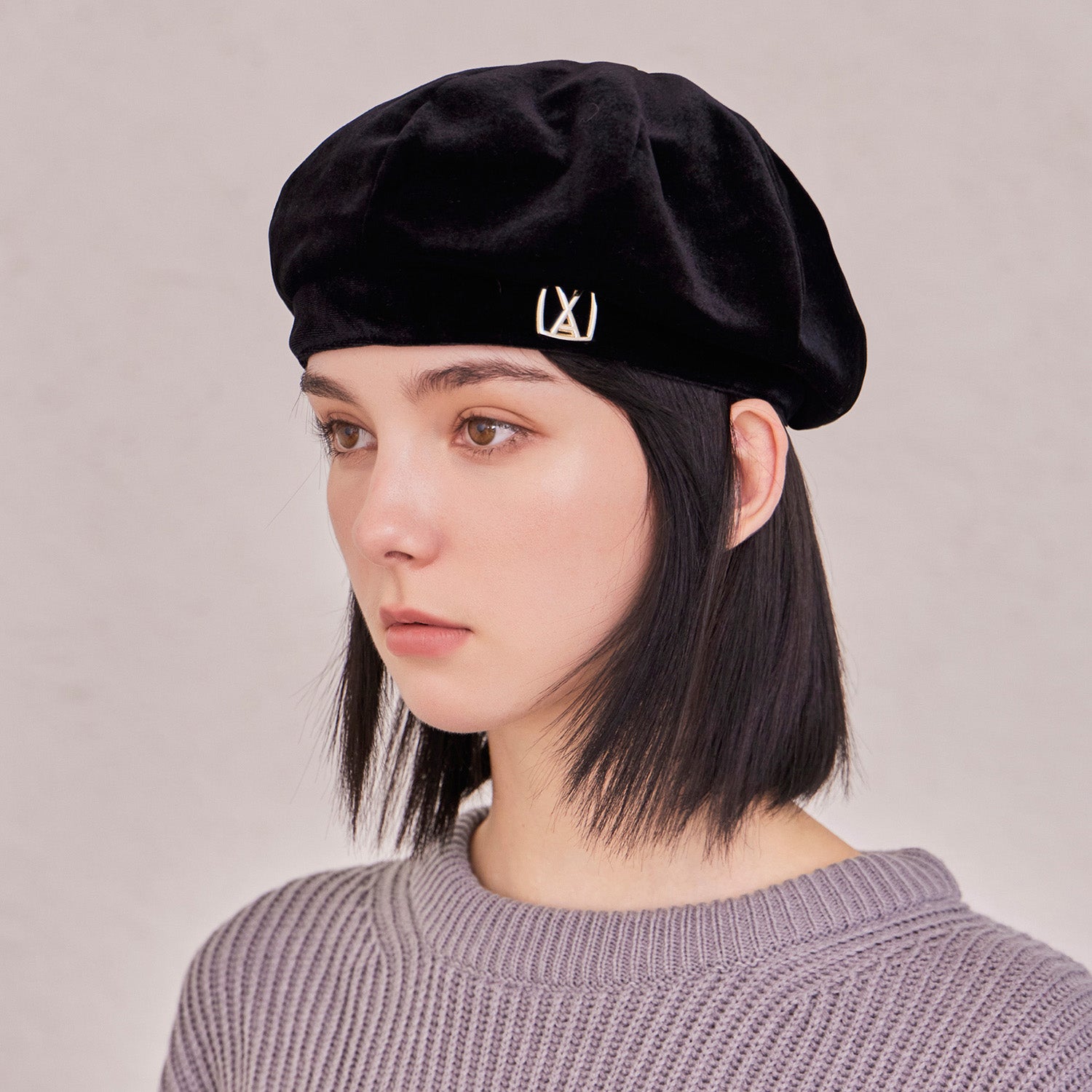 VA Square Stud Octagon Velvet Beret / Black